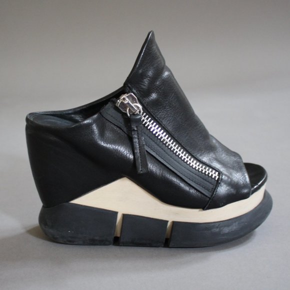 Cinzia Araia Shoes - CINZIA ARAIA goth zipper wooden wedge sandals